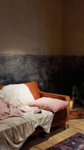 Tips for Creating a Cozy and Inviting Living Room Space